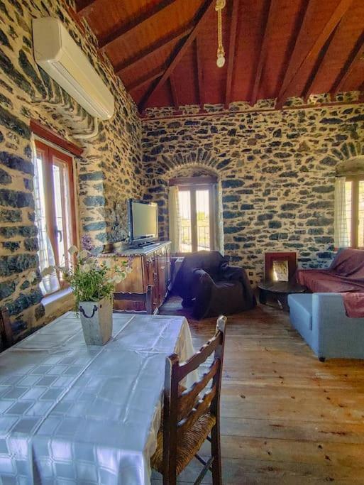 Μαγεμένος Πύργος Στις Θαλάμες Koumani Exterior foto