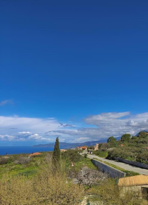Μαγεμένος Πύργος Στις Θαλάμες Koumani Exterior foto